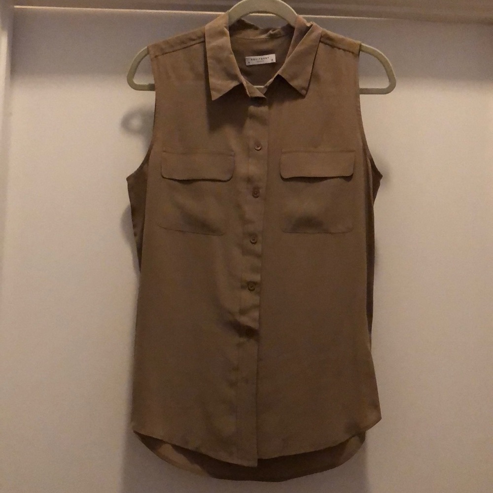 Equipment sleeveless silk button down